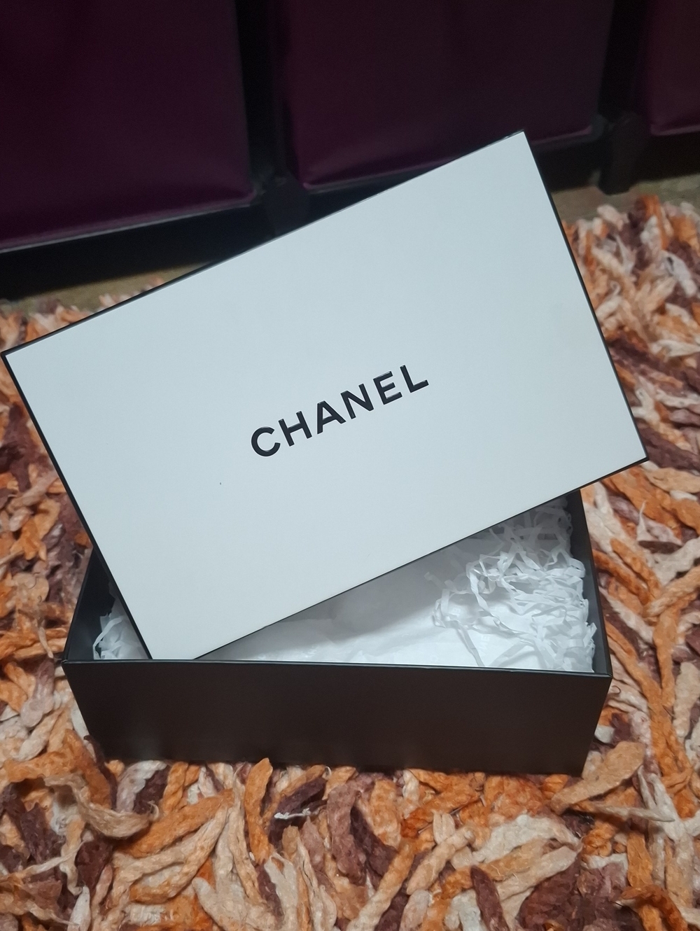 Chanel White Gift Box - Picture 1 of 8